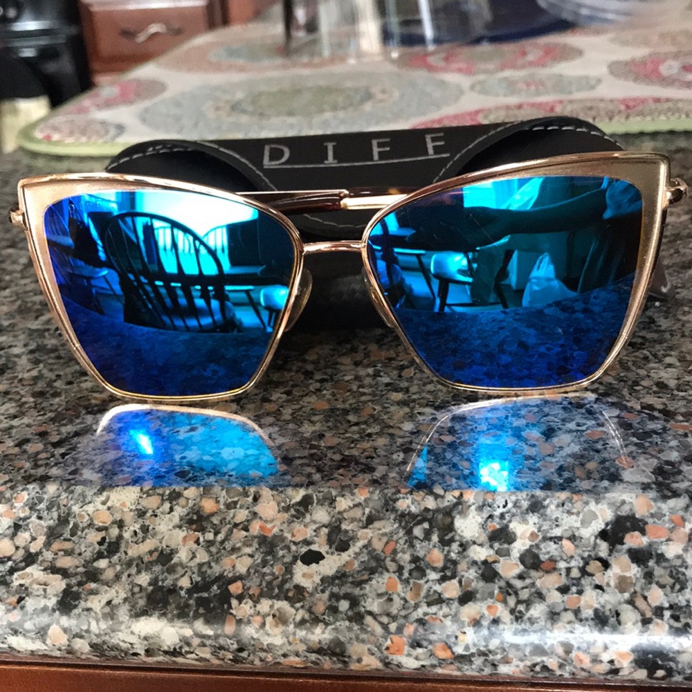 DIFF blue lens sun glasses